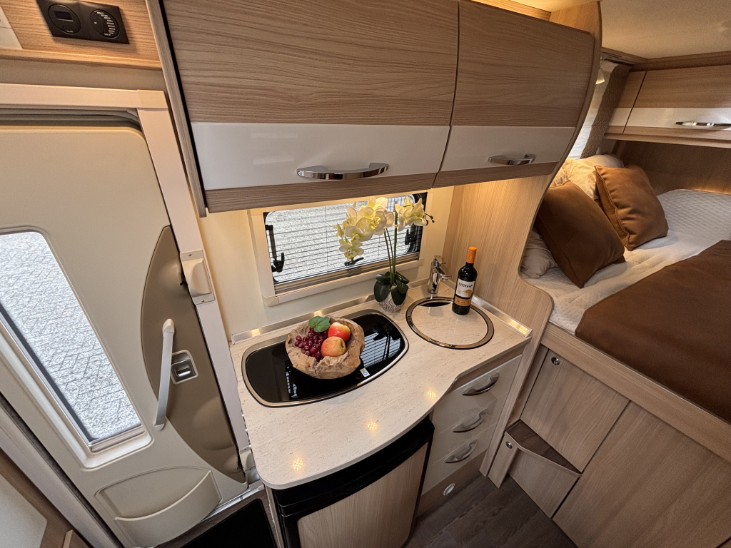 Bürstner Travel Van T590 DWARSBED+RONDZIT EURO 6 ZONNEPANEEL foto: 4