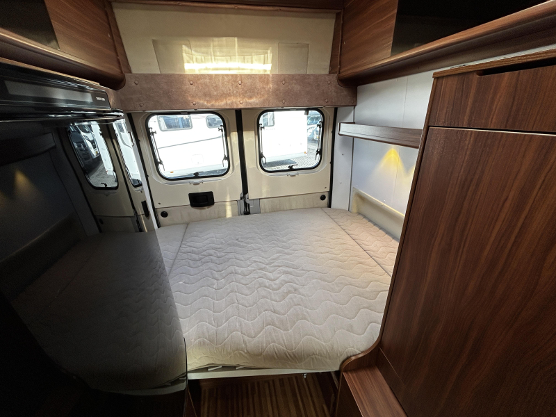Adria Twin 640 SHX Dwarsbed/unieke indeling  foto: 10