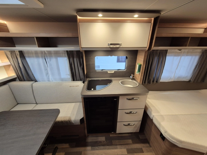 Weinsberg CaraOne Edition HOT 450 FU con toldo de casete! foto: 14