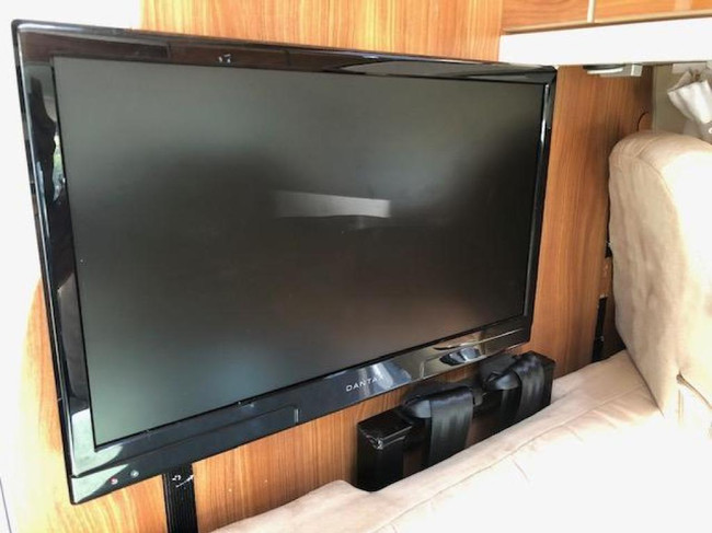 P\u00f6ssl Globecar 600 buscamper 6 mtr foto: 9