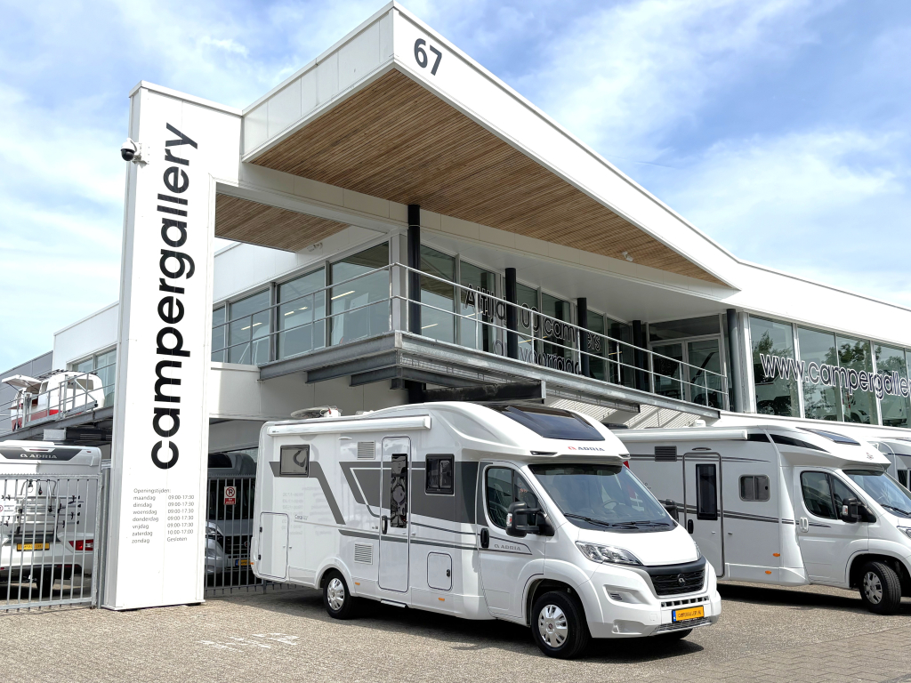 Adria Coral Plus 670 DC QUEENSBED SLECHTS 7000KM! FIAT 8