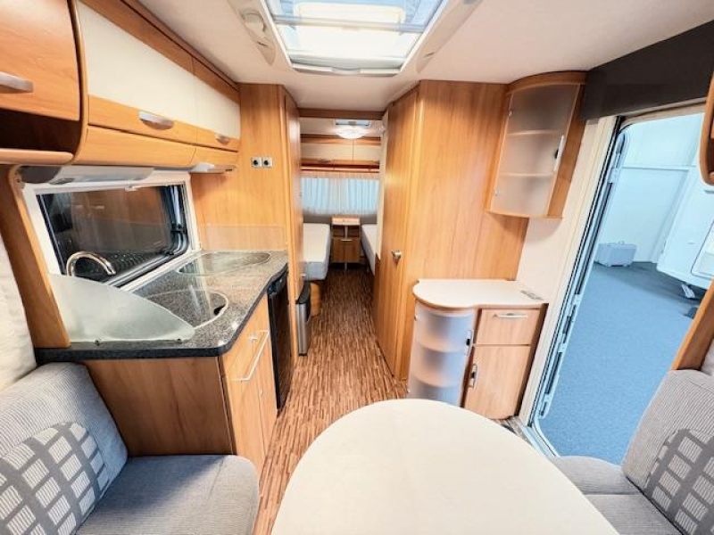 Eriba Nova GL 532 Mover - camas individuales foto: 12