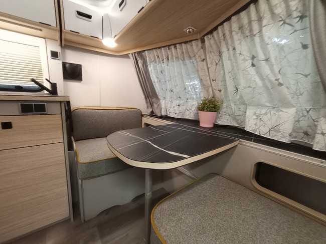 Eriba Touring 310 Harbour Blue foto: 6