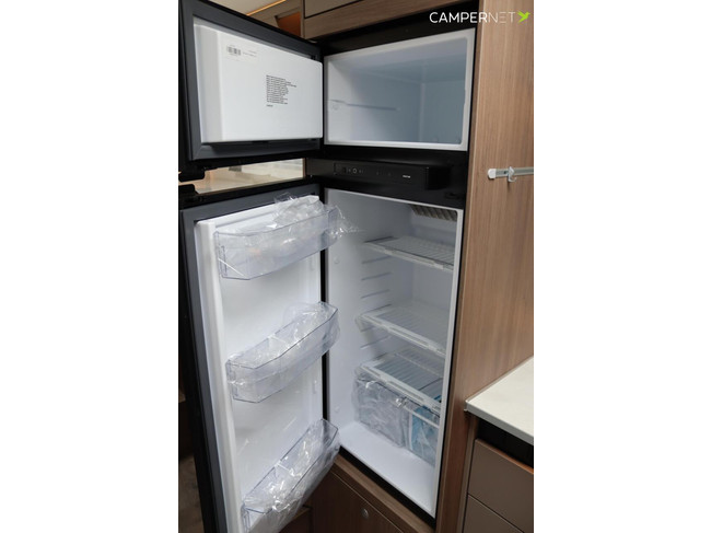 Carado T448 140pk Automaat | Pro + Pakket | Lengtebedden | Luifel | Grote garage | Hefbed | Nieuw uit voorraad leverbaar |Panoramaraam foto: 15
