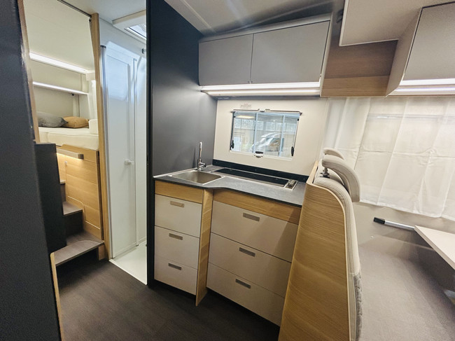 Adria MATRIX 670 SL Axess Camas separadas, suelo completamente plano, 5 plazas con cintur&oacute;n foto: 12