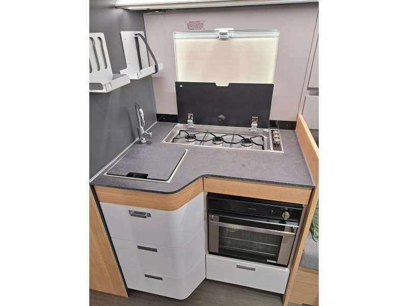 Adria Coral Plus 670 DL foto: 8