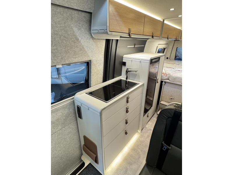 Hymer Grand Canyon S 700 4x4 - toit relevable - lit longitudinal photo : 6