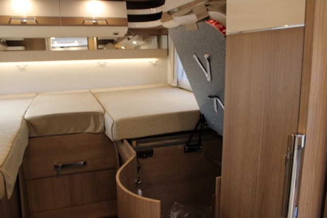 Robusto Carthago Integral Malibu I 460 LE Fiat AUTOM&Aacute;TICO 180 CV camas individuales y cama abatible (118 foto: 51