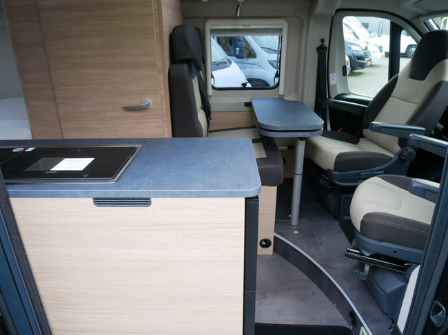 RoadCar (Pössl Groep) R540, Compacte 5.40 Meter Buscamper foto: 7
