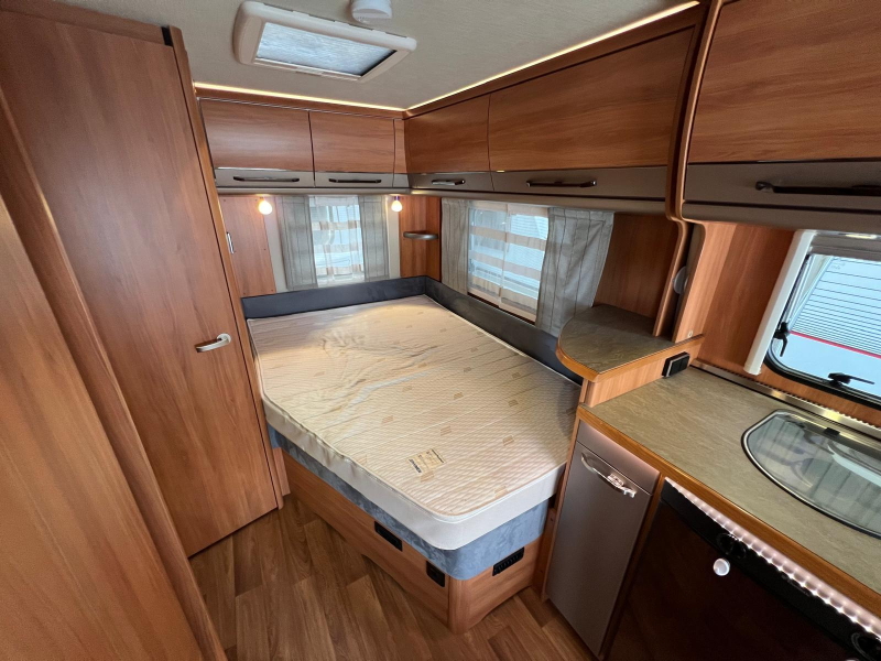Eriba Nova Winner Edition 465 GL mover, toldo, aire acondicionado foto: 2