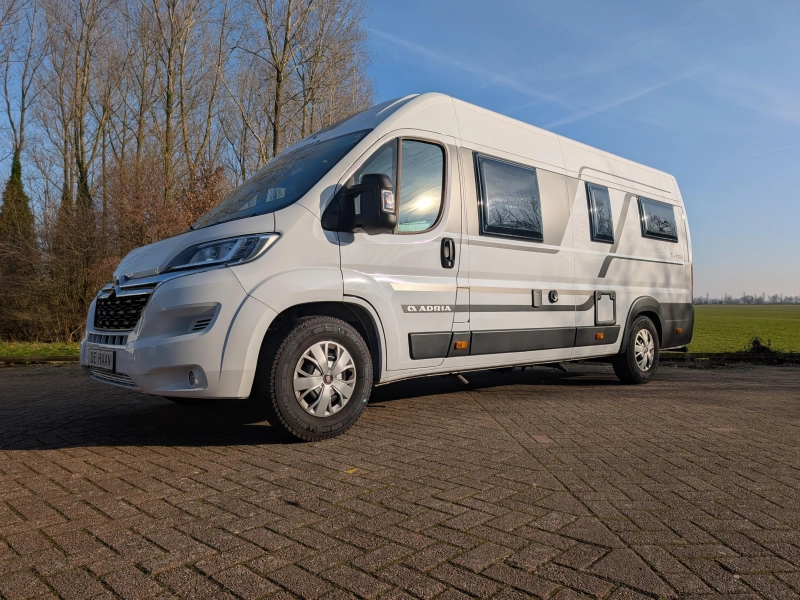 Adria Twin Axess 640 SL Lengtebedden buscamper  foto: 2