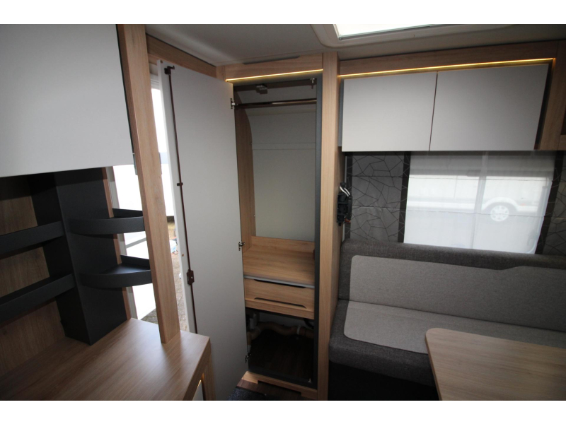 Knaus Sport 420 QD Dwarsbed & ruime keuken!  foto: 19