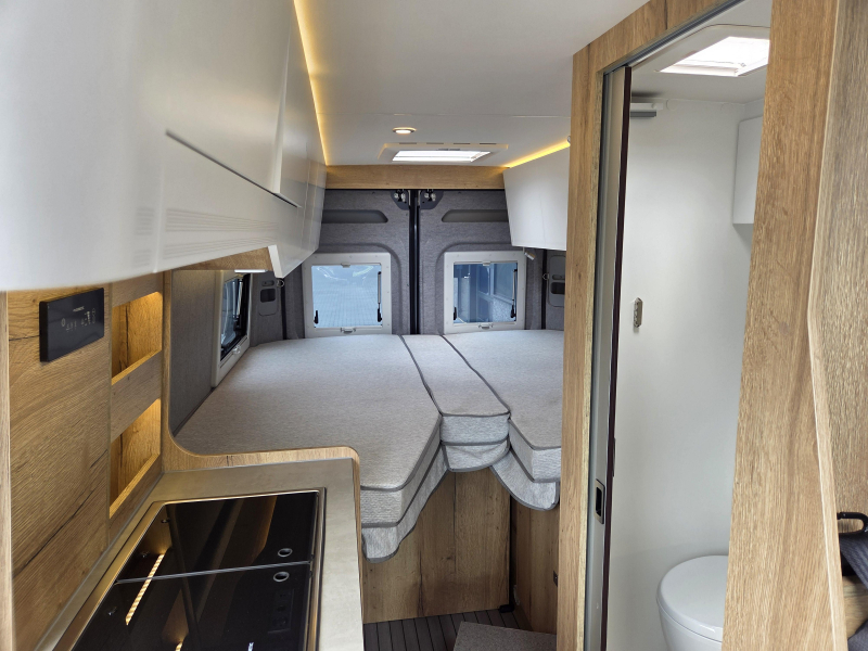 Clever Runner 640 Skyroof 180HP Busbiker photo: 10
