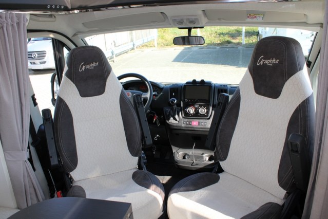 Challenger Graphite Vip Edition T 328 idem Chausson 788 AUTOM&Aacute;TICO Fiat 140 cv equipado con cama Queen y cama abatible 4 pers. (76 foto: 20