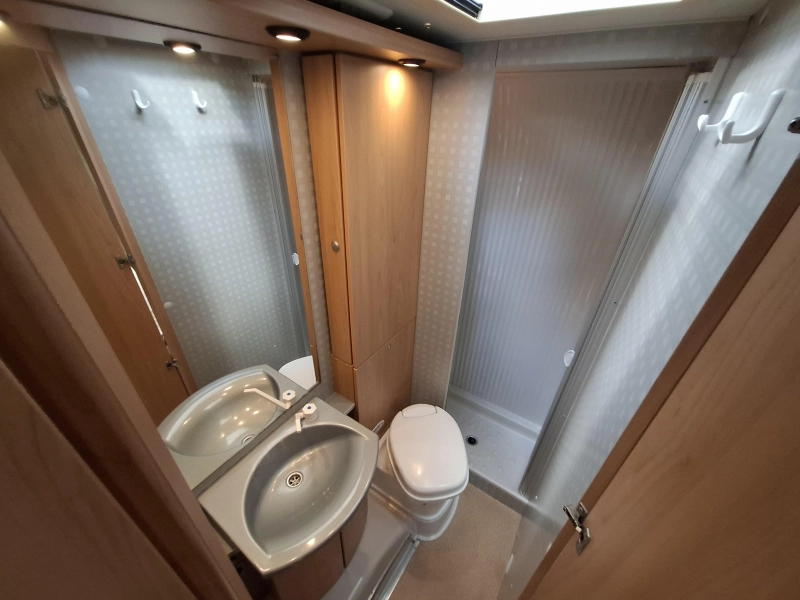 B&uuml;rstner Harmony 585 T 2.3JTD 110Pk 2x Airco photo: 5