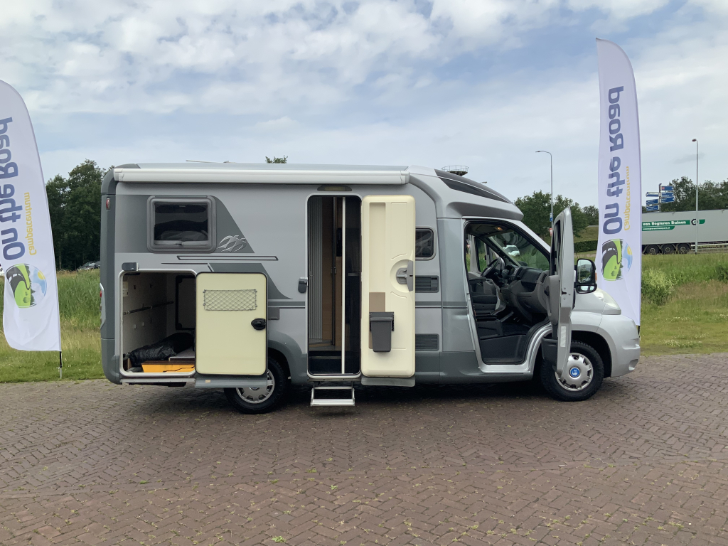 Knaus Van Ti 600 ME – Compleet 3 liter 160 PK Half-integraal, vastbed, halve- treinzit, draaistoelen Camper centrum on the road foto: 3