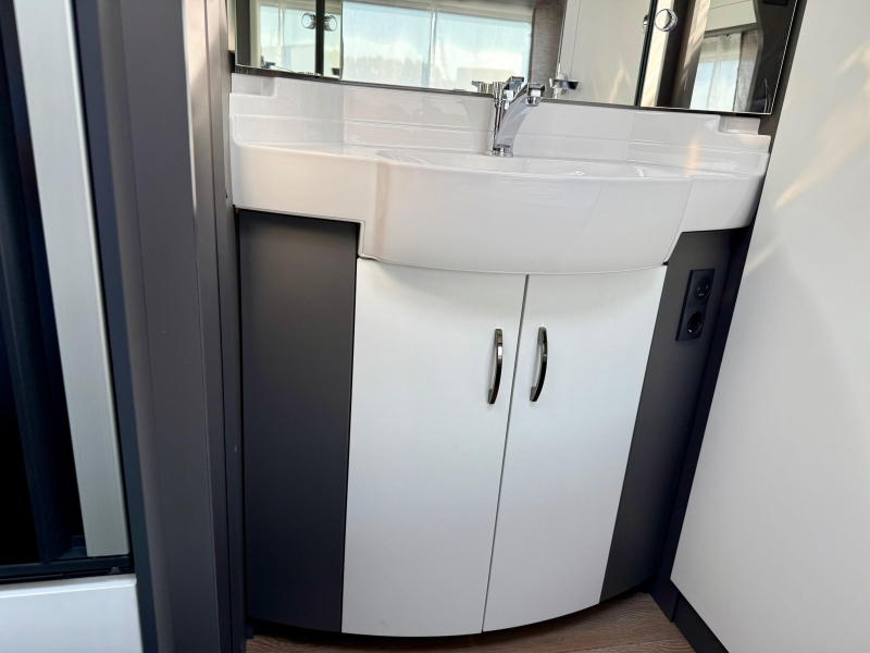 Hobby Excellent Edition 460 UFE Cama francesa y asiento redondo! foto: 10