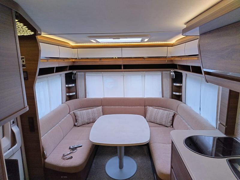 Tabbert Puccini 685 DF queensbed, mover, airco  foto: 24