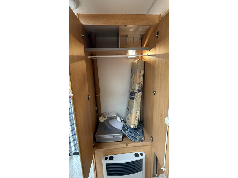 Knaus Sudwind 450 TF frans bed rondzit toilet  foto: 10