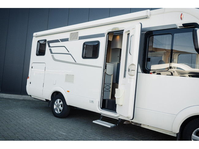 Hymer BMC-I 580 Drop-down bed | Solar | Bicycle rack | Automatic | Drop-down bed | Solar | Bicycle rack | 9-speed Automatic photo: 5