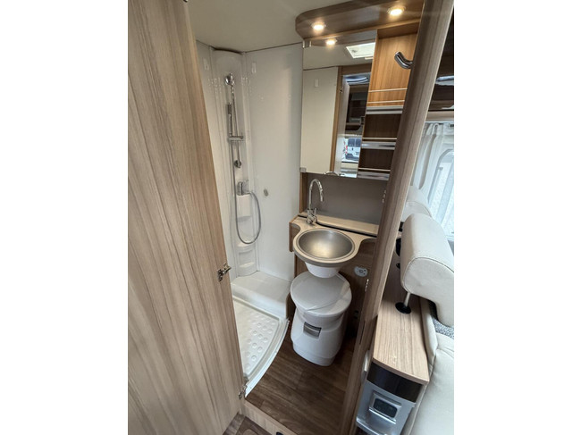 Knaus 650 Meg Sun Ti Automatik Einzelbetten Maxxfan Flacher Boden Foto: 22