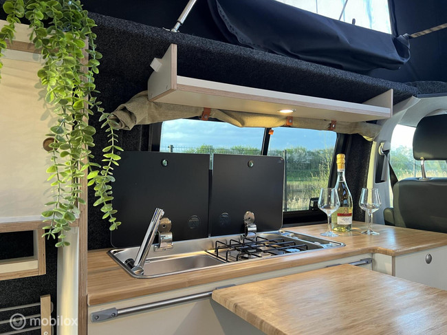 Volkswagen T6 2017 L1H1 zwart foto: 7