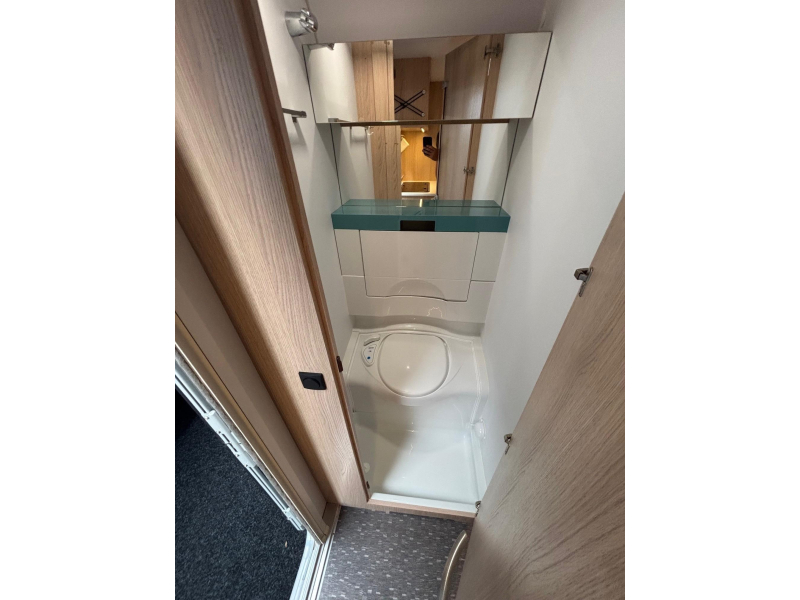 Adria Aviva 400 PS luifel, dwarsbed, 1100kg  foto: 11