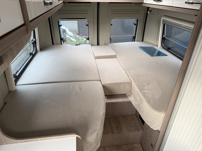 Pössl Roadstar 600L Automaat Lengtebedden foto: 10