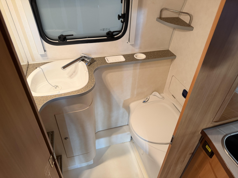 Eriba Triton 420 Unico verona / mover  foto: 9