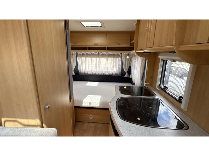 Dethleffs Camper 440 DB Zugsitz Festbett Toilette Foto: 2