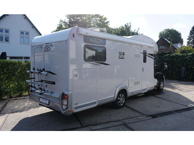 LMC Breezer 730 H Lengte bedden en hefbed  foto: 3