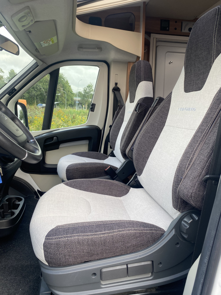 Weinsberg Pepper 600 Peugeot 163 PK, Half-integraal, 2 Lengte-bedden, Garage, Aut. schotel / LCD Camper Centrum On the Road aan de Noorderringweg 4 in Marum. foto: 19