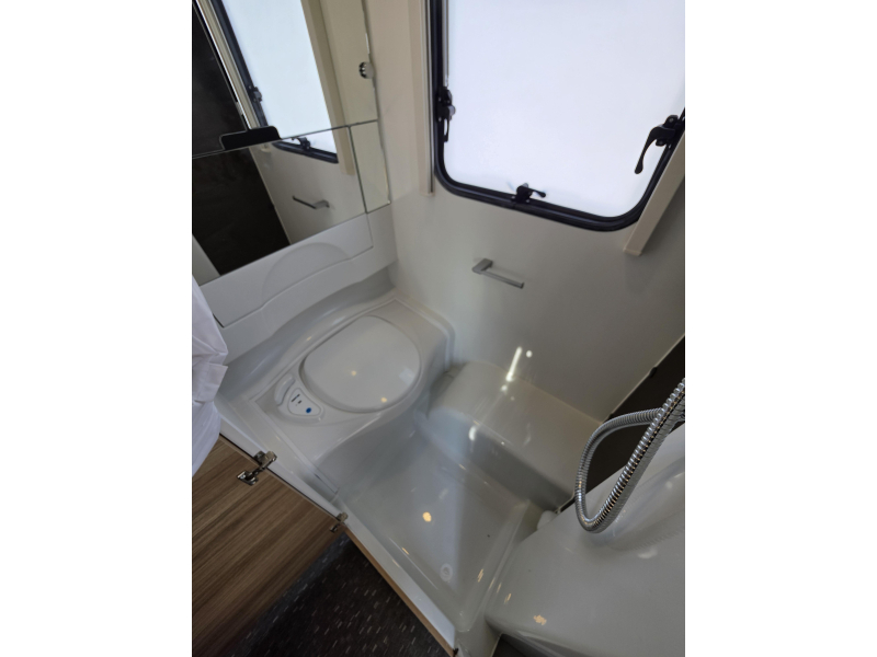 Adria Altea 492 UL Rondzit enkele bedden '18  foto: 18