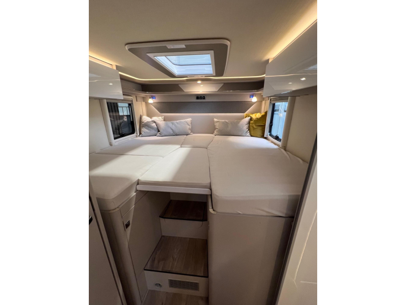 Hymer Tramp 680 automaat, enkele bedden  foto: 2