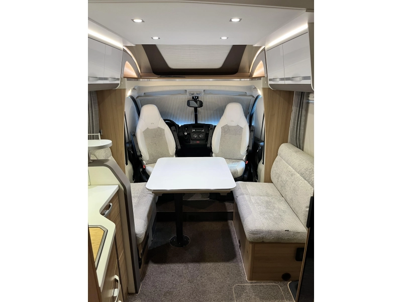 Adria Matrix 670 DL Face to face zit / Level  foto: 7