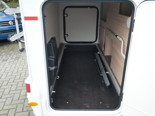 Sunlight V66, Lengtebedden, 9-Traps Automaat, XL Garage!! foto: 21