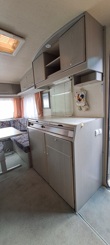 Caravan ADRIA Unica 461 Met voortent en inboedel! 5 pers foto: 16
