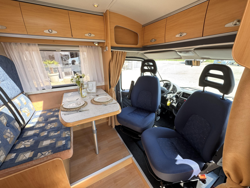 Homecar P 561 Aire acondicionado de motor Cama francesa foto: 13