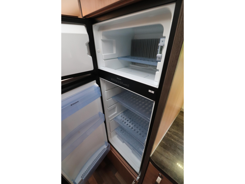 Knaus Sky Wave 700 MEG 4 personas/camas individuales foto: 17