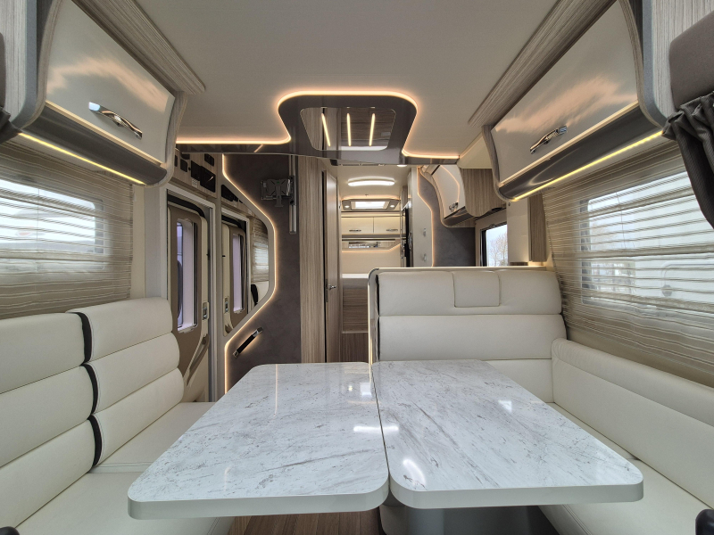 Elnagh T-Loft 450 Dwarsbed en hefbed  foto: 2