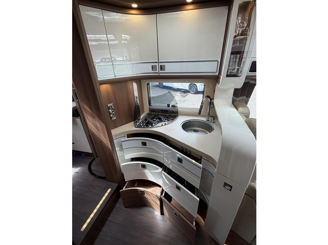 Carthago Chic E-Line I 61 XL-LE Boven Kasten 2X Airco Lithium Zonnepanelen foto: 20