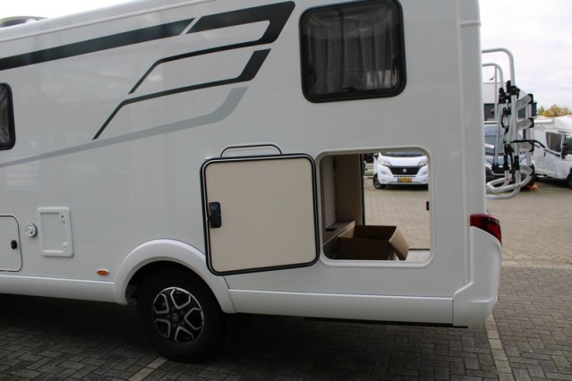 Young lightweight integral Hymer Exsis I 580 Pure 9G Tronic AUTOMATIC single beds (58 photo: 10