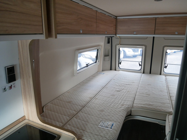 Hymer Yosemite 6 metros, camas longitudinales, techo elevable, 4 personas foto: 16