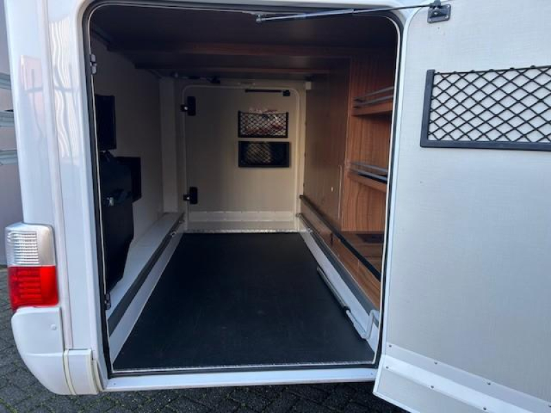 Hymer B584 B588 - automatic - low mileage photo: 6