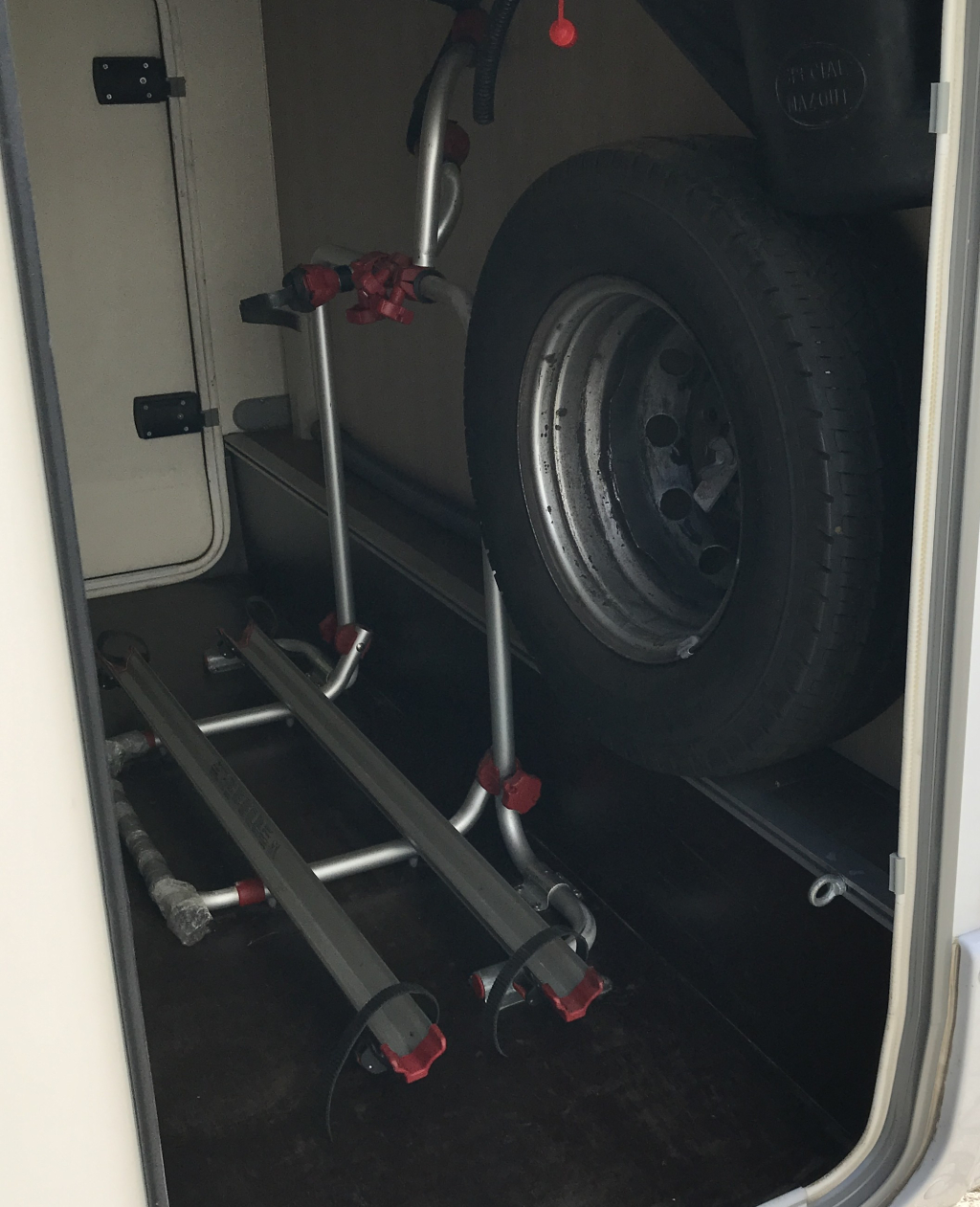 Bürstner Viseo i 690 # level systeem # Enkele bedden & Hefbed # foto: 4