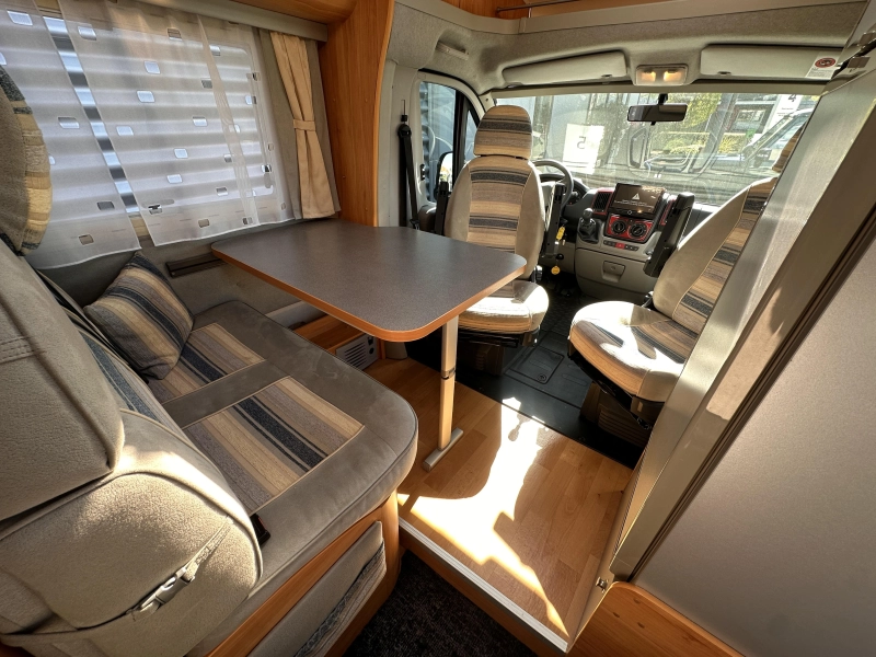 Adria Coral 660 SL 160PK Lengtebedden Airco  foto: 16