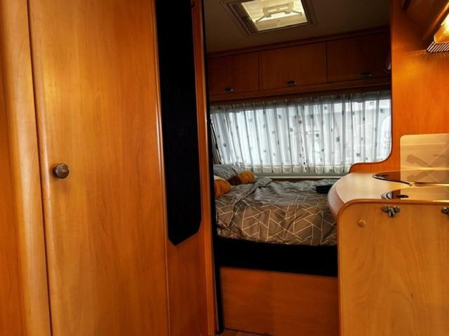 Hobby De Luxe 450 UF mover, voortent foto: 7