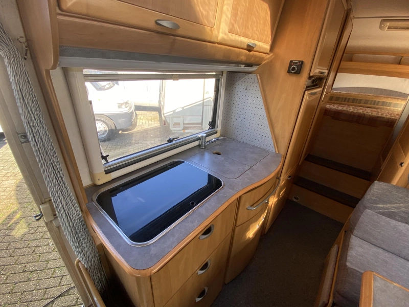 Hymer Camp 644 G 6 pers GROTE GARAGE 2,8  foto: 29