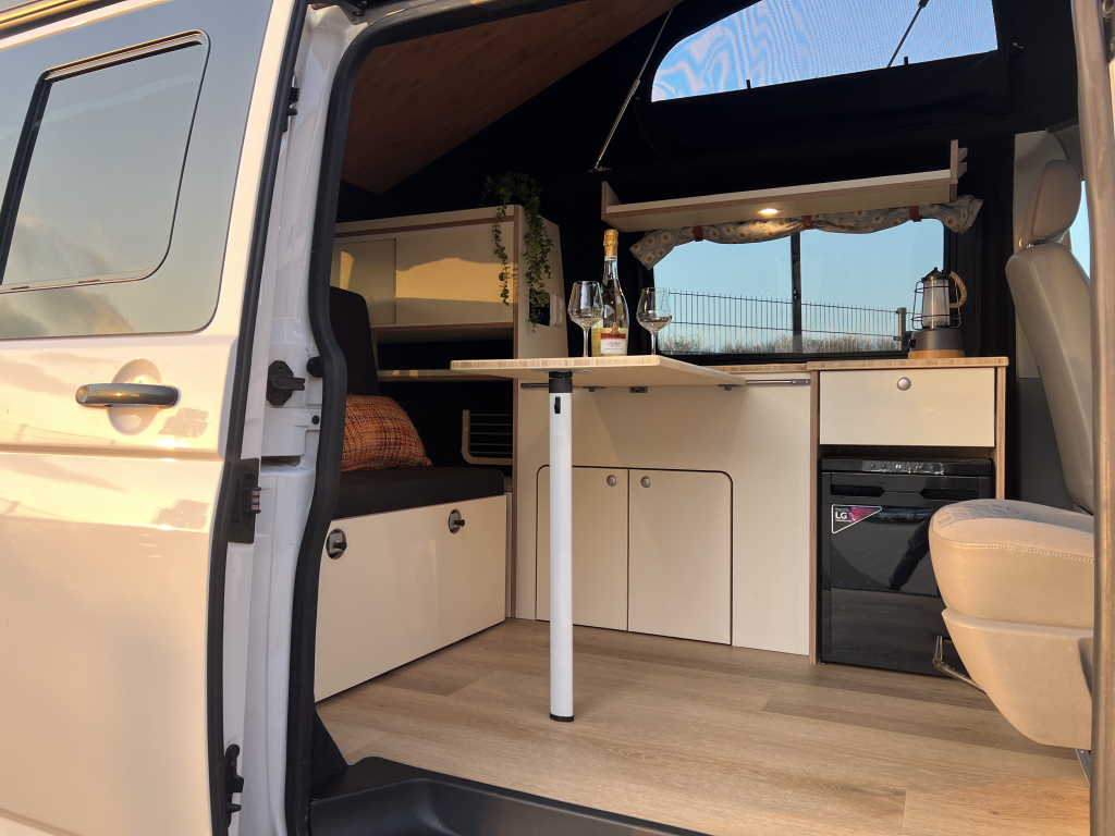 Volkswagen T5 2015 Florida Kastenwagen-Wohnmobil neuer Ausbau Foto: 4