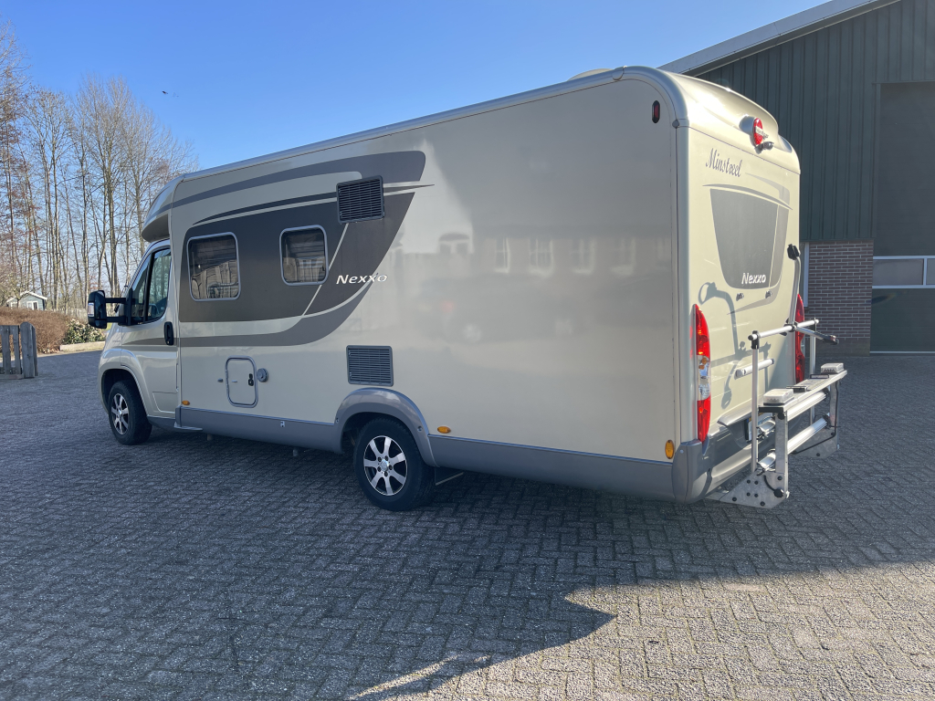 B&uuml;rstner Nexxo T 685 photo: 2